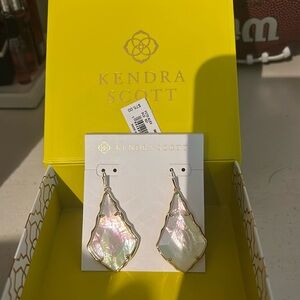 NWT Kendra Scott earrings